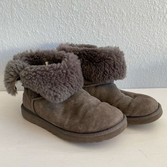 Ugg Australia Bailey Button II Sheepskin Boots Size 8 - Picture 3 of 9